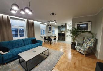 CENTRUM NOWY Apartament Wysoka allows 18 year olds to book a room