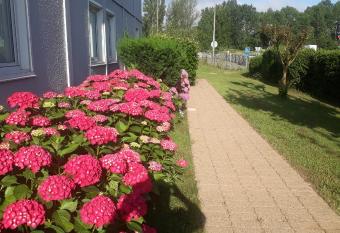 Hotel - Restaurant du Lac - Agen allows 18 year olds to book a room