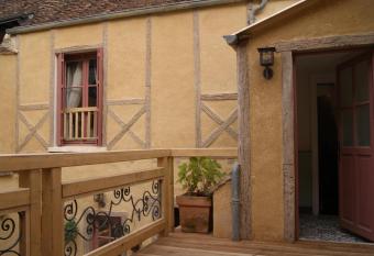 Au 9 rue de la Paix, Maison d Elisabeth has Balcony rooms