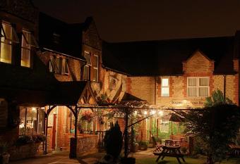 Bolingbroke Arms & Hotel allows 18 year olds to book a room