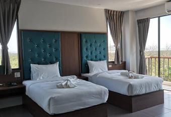 Yamin Seaview Hotel allows 18 year olds to book a room