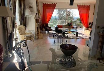 Superbe appartement lumineux de 100 m2 au calme - Grandes terrasses belle vue has Balcony rooms