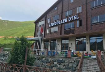 Yedigoller Hotel & Restaurant has Balcony rooms