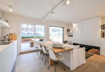 Julias Studio Stay has Balcony rooms