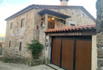 Casa D Campo Ferreira has Balcony rooms