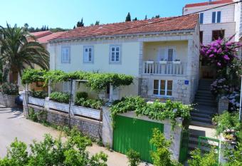Apartments Lumbarda has Balcony rooms