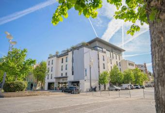 Best Western Linko H  tel allows 18 year olds to book a room