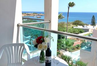 Chrysalis Hotel - Adults Only allows 18 year olds to book a room