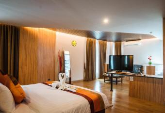 Mantra Varee Hotel has Balcony rooms