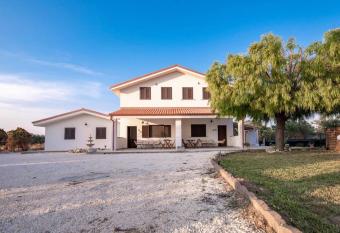 Villa Andrea San Lorenzo has Balcony rooms