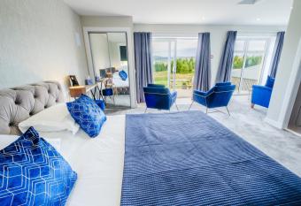 Mingarry Park has rooms with a private hot tub