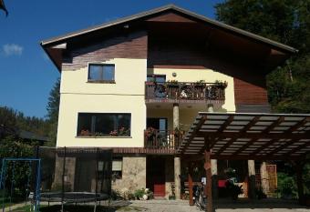 Appartment Bezenica has rooms with a private hot tub