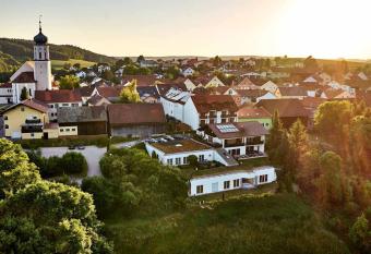 Zedernhof Gesundheits- & Wellnesshotel has Balcony rooms