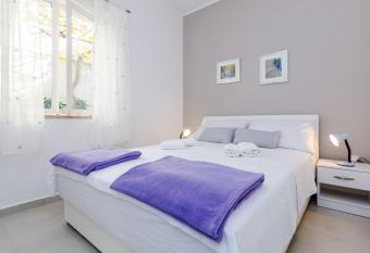 Rooms Batina allows 18 year olds to book a room