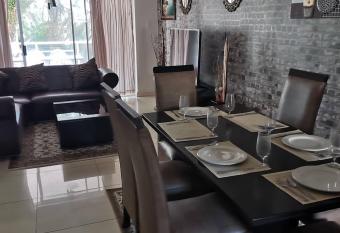 40 La Mer, Illovo Beach Apartment has rooms with a private hot tub