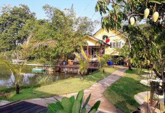 LLamados Fishing Lake has Balcony rooms