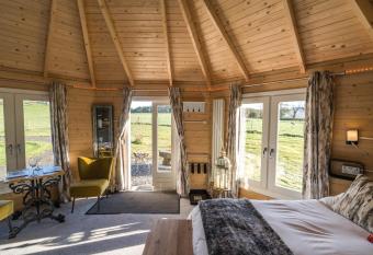 Dunroamin Lodges allows 18 year olds to book a room