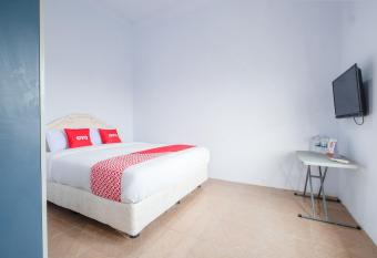 OYO 1906 Zhafira Guest House Syariah allows 18 year olds to book a room