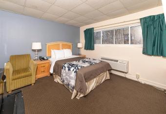 Bedford Motel has Smoking rooms