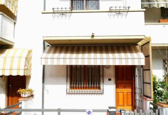 Casa Ceragioli allows 18 year olds to book a room