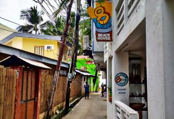 8 Colors Beach House Resort has Balcony rooms