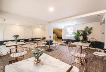 Theme Boutique Hotel Bangkok has Balcony rooms