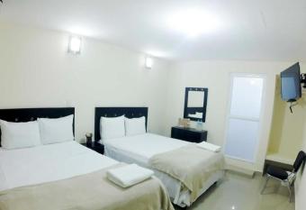 OYO Hotel Puerto Real Minatitlan allows 18 year olds to book a room