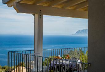 Villa Rosaria vicino la Riserva dello Zingaro has Balcony rooms