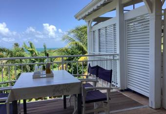 VILLA ALIZEE APPARTEMENT N  6 allows 18 year olds to book a room