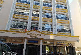 Elit Palace Hotel has Smoking/Balcony rooms