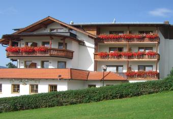 GarniHotel zur Linde has Balcony rooms