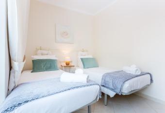 IM on Centro Historico allows 18 year olds to book a room