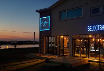 Robin & Blue has Balcony rooms