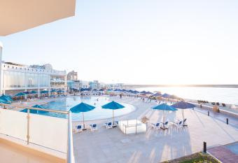 Golden Jewel Hotel allows 18 year olds to book a room