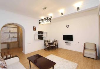 Sunny Apartment in the center allows 18 year olds to book a room