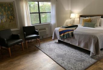 Loblolly Pines Adventure Cabin 2 King has Balcony rooms