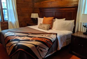 Loblolly Pines Adventure Log Cabin has Balcony rooms