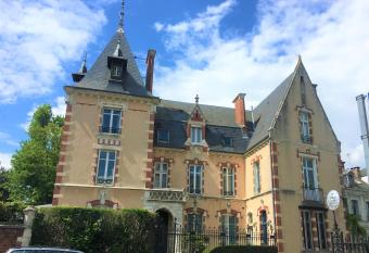 Maunoury Citybreak allows 18 year olds to book a room