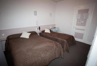 Hotel De La Cit   allows 18 year olds to book a room