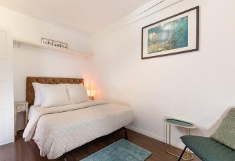 PHOENIX 2 - GARE MATABIAU - JEAN JAURES allows 18 year olds to book a room