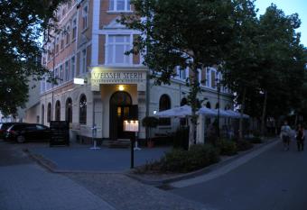 Da Marcello - Hostaria & Pensione allows 18 year olds to book a room