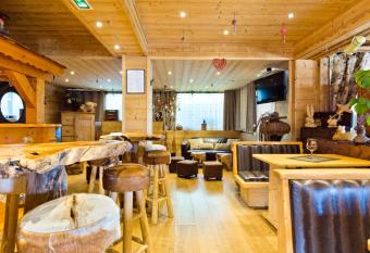 H  tel Le Tremplin has Balcony rooms