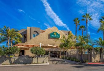 La Quinta Inn & Suites by Wyndham Carlsbad - Legoland Area allows 18 year olds to book a room
