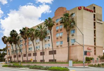 Ramada By Wyndham Hawthorne Lax / La Stadium has Smoking rooms