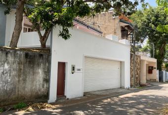 Summerset House has Balcony rooms