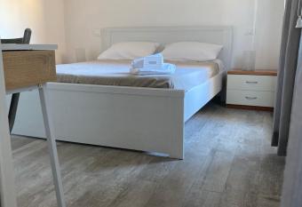 Grazioso bilocale a Marina di Carrara has Balcony rooms