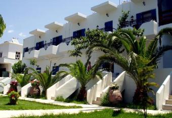 Oasis Apartments has Balcony rooms