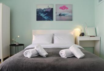 CITY CENTER STUDIO 2 has Balcony rooms