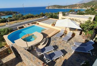 Villa Azure Sea, Istron allows 18 year olds to book a room