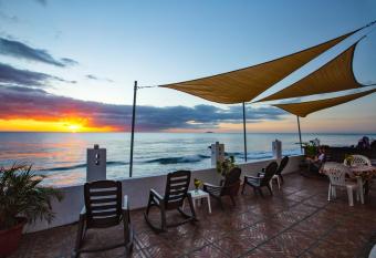 Coconut Palms Inn has Balcony rooms